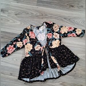 Torrid open front cardigan. Size 00. Floral print. 3/4 length sleeves. Like new.